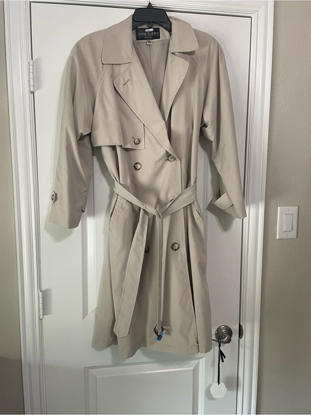 Anne Klein Women's Beige Trench Coat SZ 8 Petite